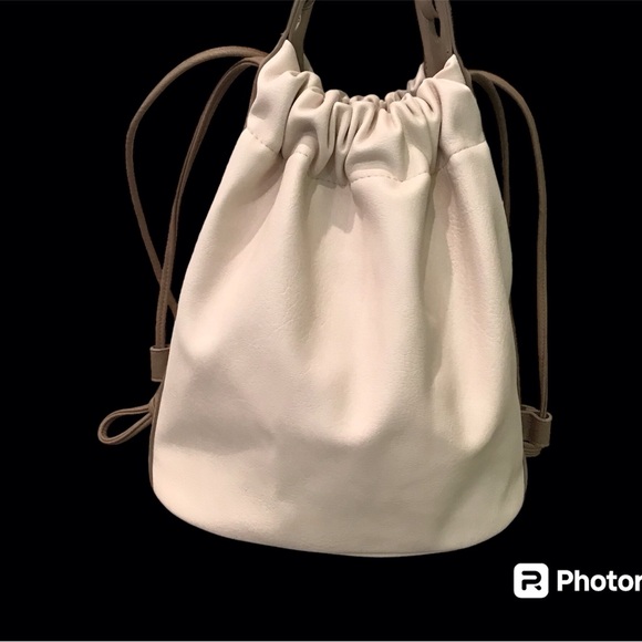 Universal Threads Bucket Bag NWOT White & Taupe Faux Leather - Picture 10 of 11